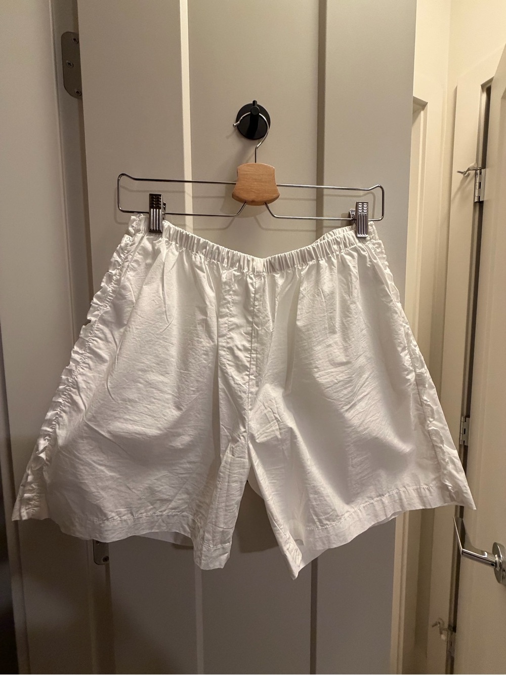 Classic Women's White Elastic-Waist Bermuda Shorts